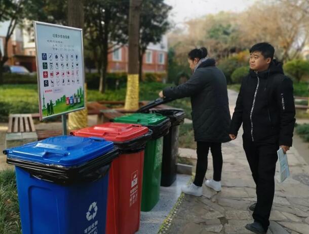 捐赠智能分类草莓污污视频箱帮助建设美丽村庄